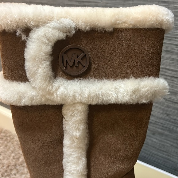 Like new Michael Kors Suede winter tall boot Shearling - Picture 2 of 6